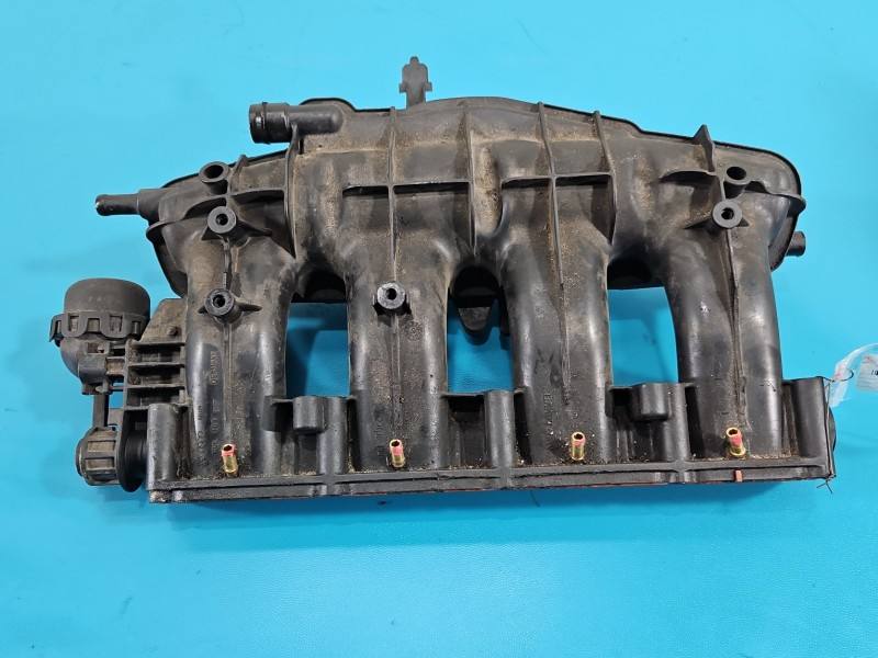 Впускний колектор Volkswagen Passat B7 06133185DF