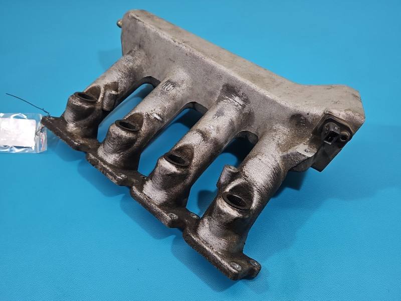 Впускний колектор Audi A3 8L 06A133223AQ