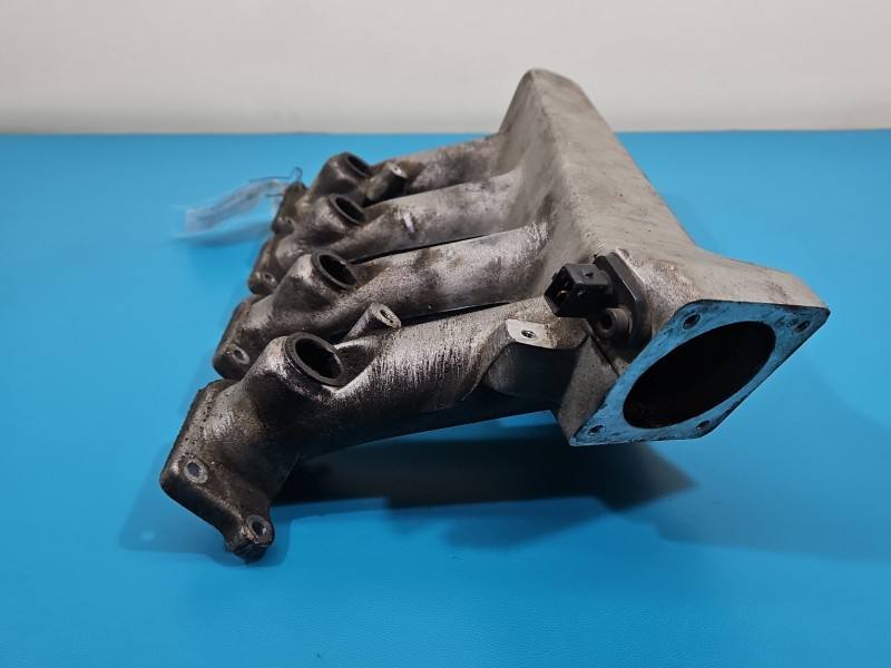 Впускний колектор Audi A3 8L 06A133223AQ — фото деталі 5