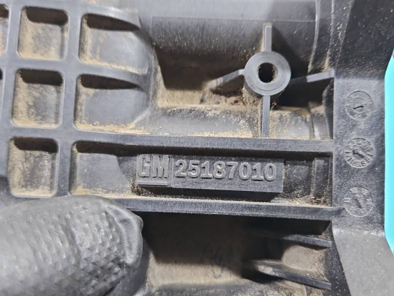 Впускний колектор Chevrolet Cruze 25187010 — фото деталі 3