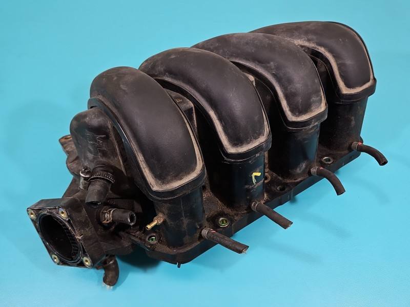 Впускний колектор Toyota Avensis T25