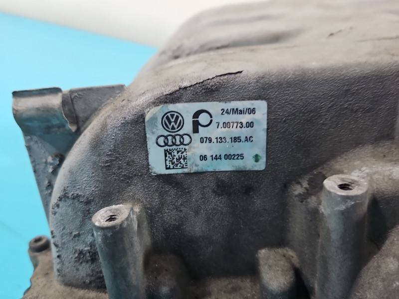 Впускний колектор Audi Q7 079133185AC — фото деталі 3