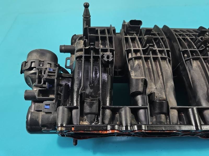 Впускний колектор Skoda Octavia 3 06L133201 — фото деталі 3