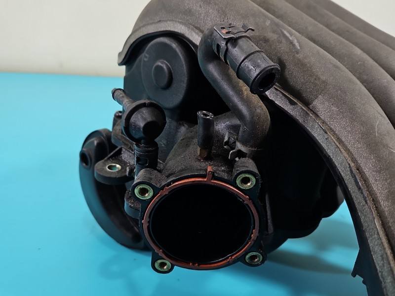 Впускний колектор Audi A4 B6 06B133216G — фото деталі 11