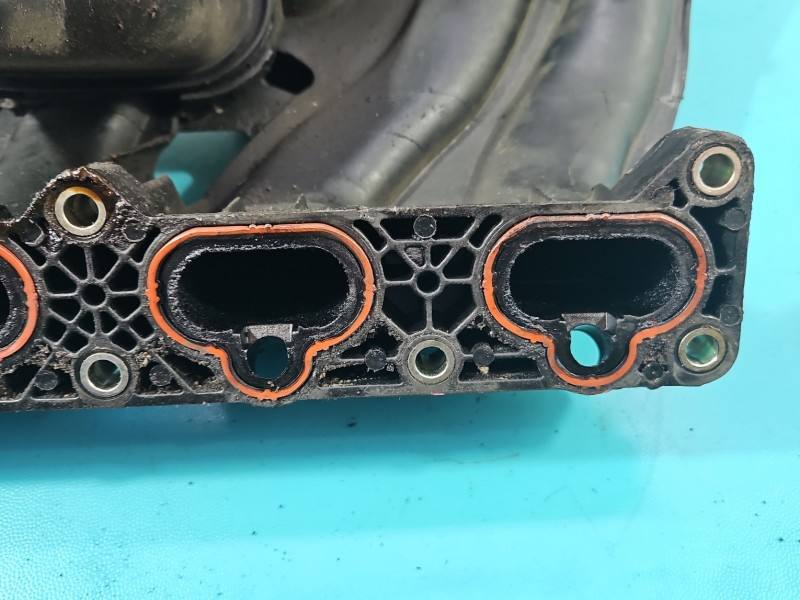 Впускний колектор Citroen Xsara 9641562980 — фото деталі 8