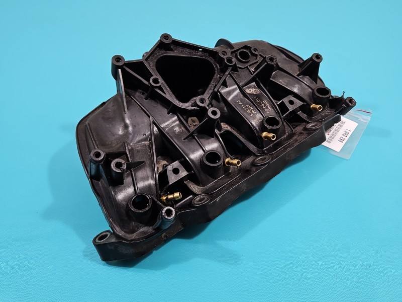 Впускний колектор Volkswagen Passat B7 03C129711AJ