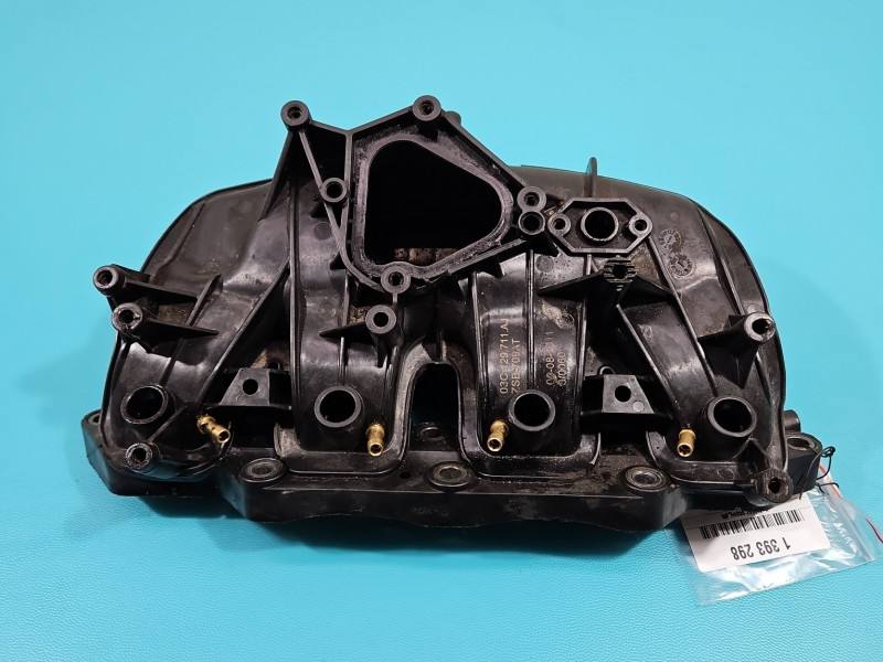 Впускний колектор Volkswagen Passat B7 03C129711AJ — фото деталі 2