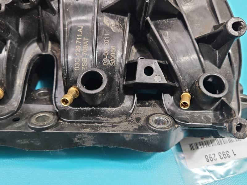 Впускний колектор Volkswagen Passat B7 03C129711AJ — фото деталі 3