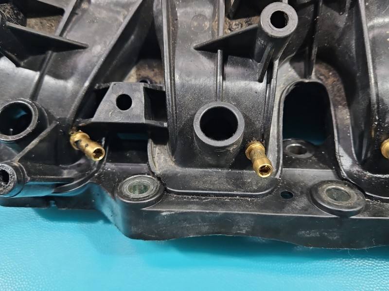 Впускний колектор Volkswagen Passat B7 03C129711AJ — фото деталі 4