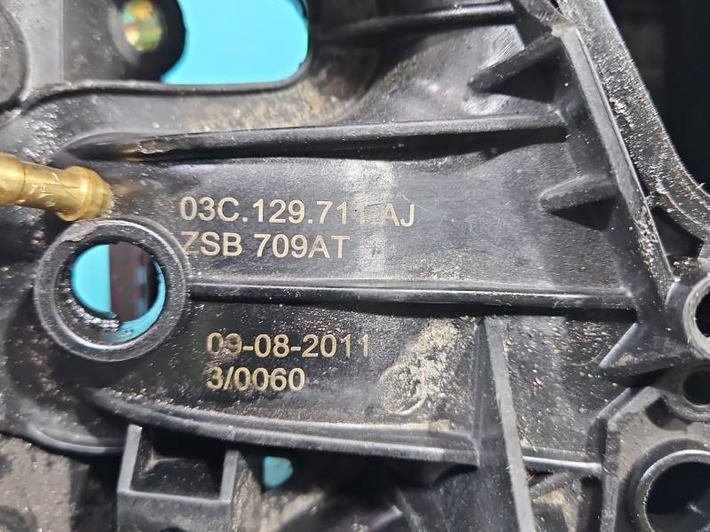 Впускний колектор Volkswagen Passat B7 03C129711AJ — фото деталі 5