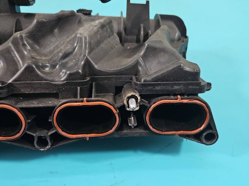 Впускний колектор Mercedes GLA X156 A2700900737 — фото деталі 4