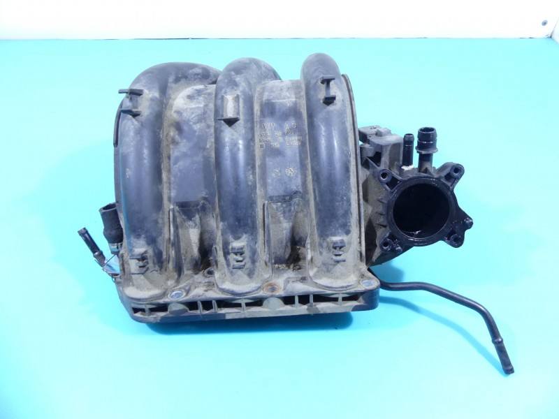 Впускний колектор Volkswagen Fox 03D906051