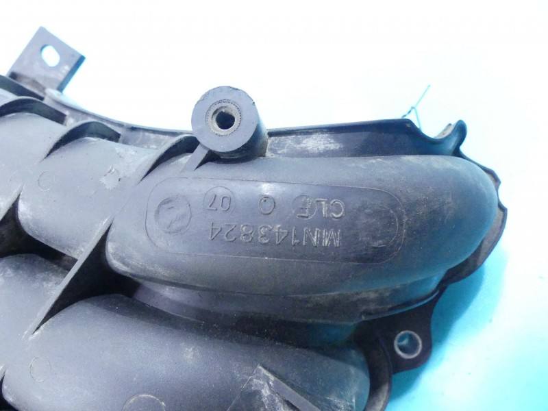 Впускной коллектор Mitsubishi Colt MN143824 — фото детали 4
