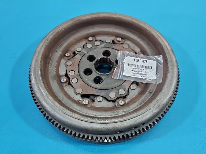 Двомасовий маховик зчеплення Volkswagen Passat B7 03L105266AK