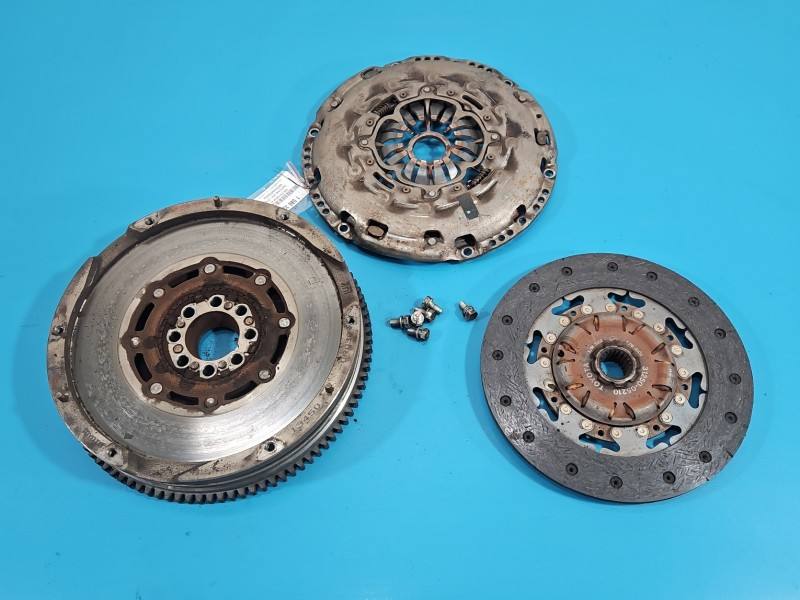 Двухмассовый маховик сцепления Toyota Verso 13450-0R030
