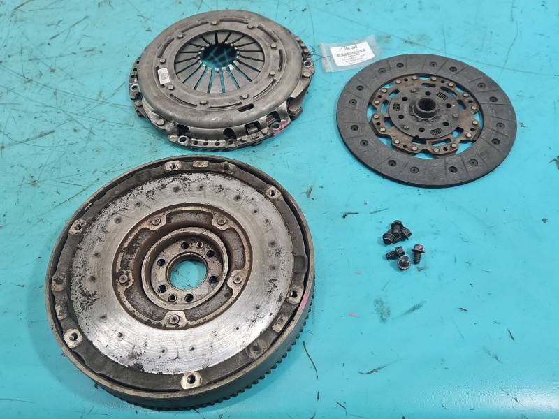 Двомасовий маховик зчеплення Ford Focus AV61-7563-CC