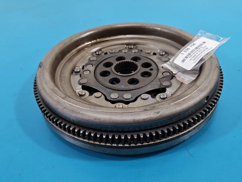Двомасовий маховик зчеплення Volkswagen Passat B7 06J105266AE