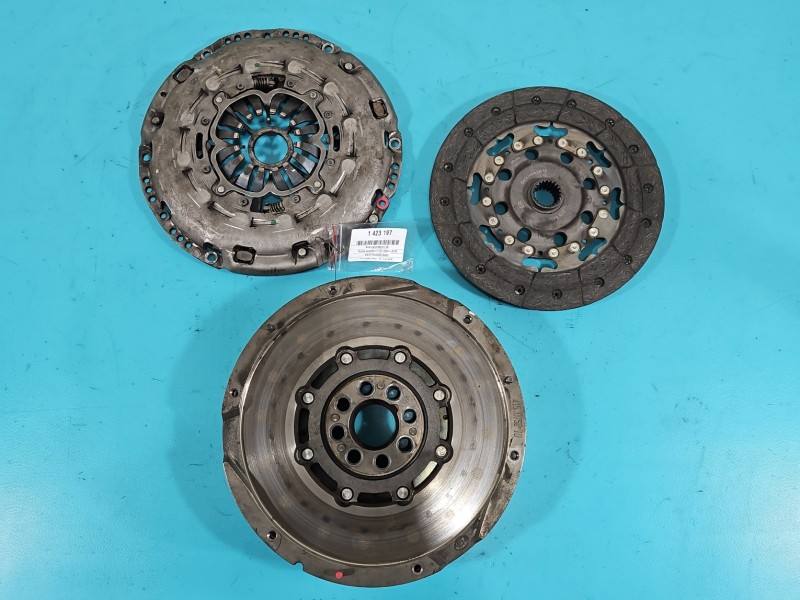 Двомасовий маховик зчеплення Toyota Avensis T27 415075210