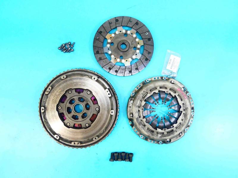 Двомасовий маховик зчеплення Nissan Qashqai 302100495R