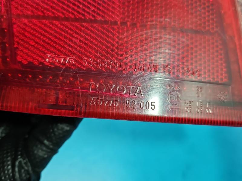 Ліхтар задній лівий Toyota Yaris 1 — фото деталі 7
