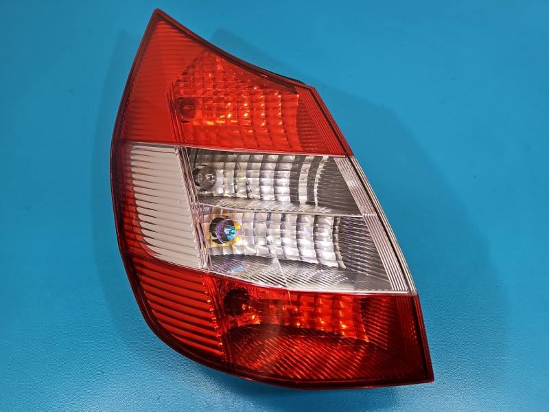 Ліхтар задній лівий Renault Scenic 2 8200127704 — фото деталі 2