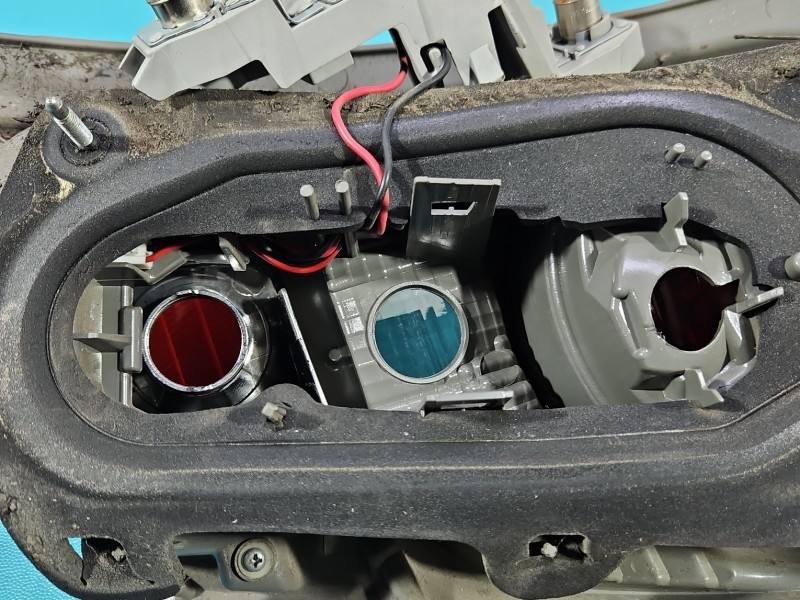 Фонарь задний левый Toyota Verso 81560-0F090 — фото детали 9