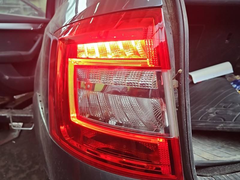 Ліхтар задній лівий Skoda Octavia 3 5E9945095A
