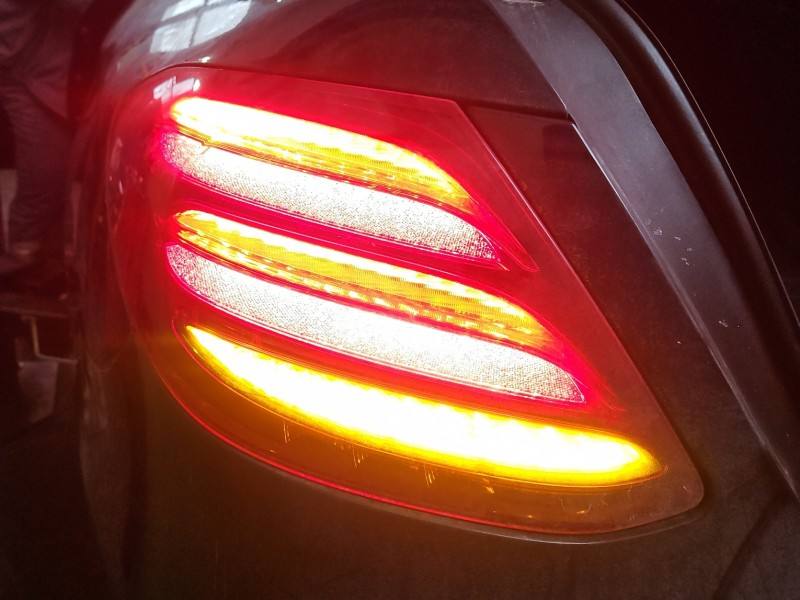 Ліхтар задній лівий Mercedes E W213 A2139067700 — фото деталі 2