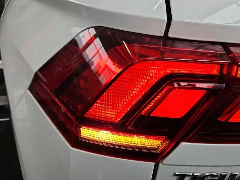 Ліхтар задній лівий Volkswagen Tiguan 5NA945095D — фото деталі 2