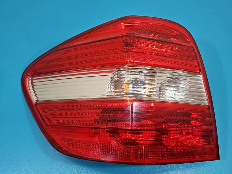 Ліхтар задній лівий Mercedes ML W164 A1649060900