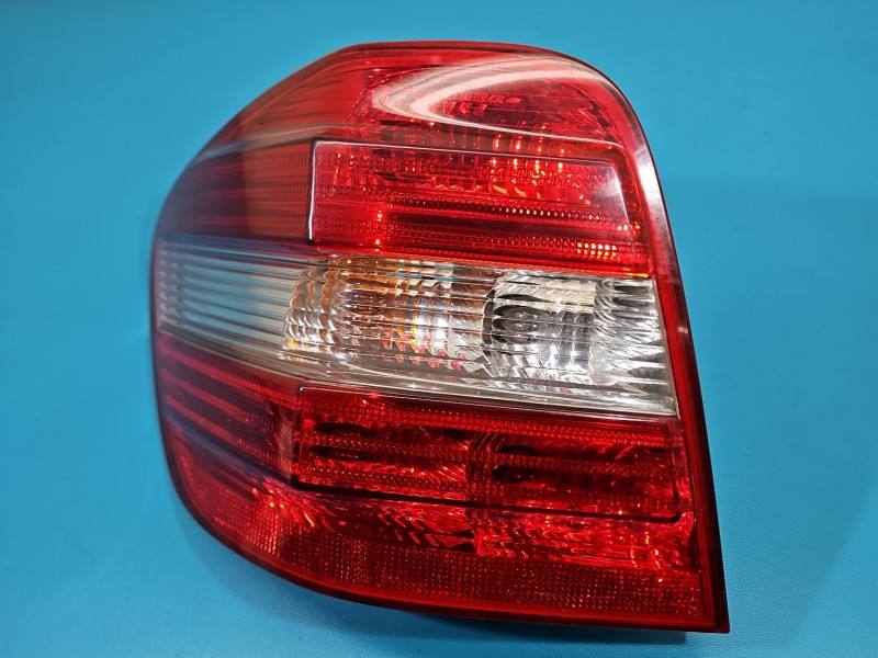Ліхтар задній лівий Mercedes ML W164 A1649060900 — фото деталі 3