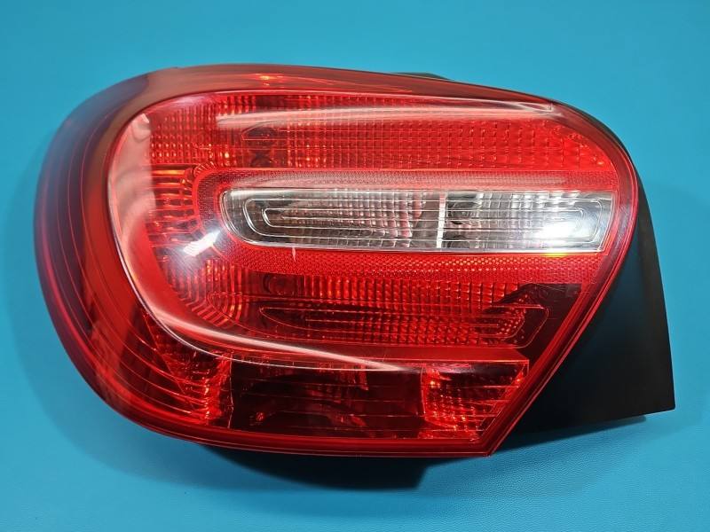 Ліхтар задній лівий Mercedes A W176 A1769060100 — фото деталі 2