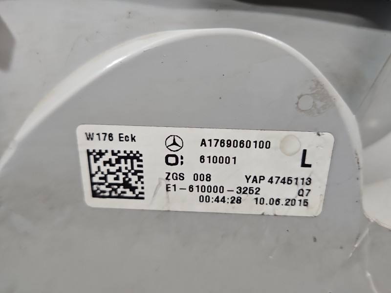 Ліхтар задній лівий Mercedes A W176 A1769060100 — фото деталі 4