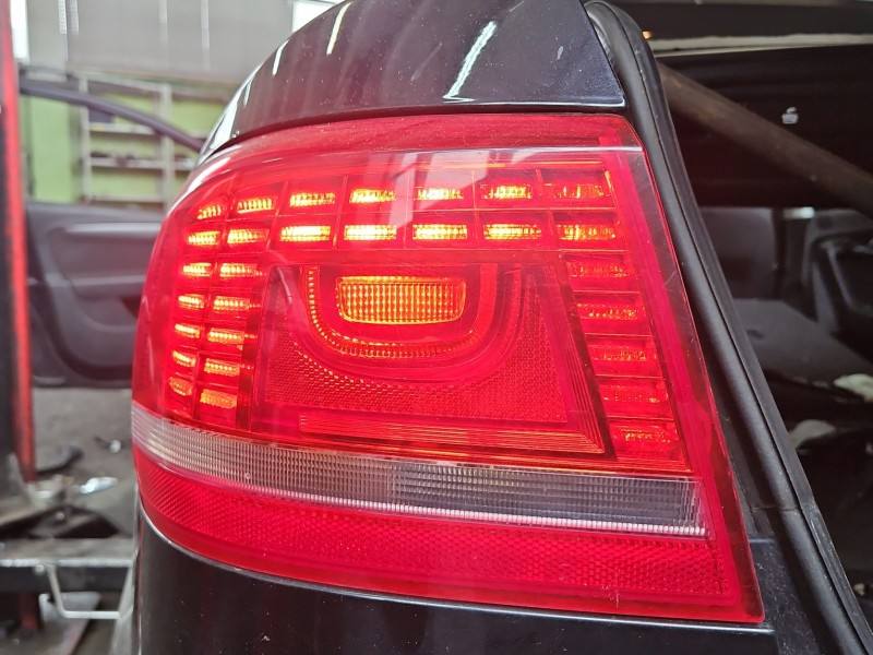 Ліхтар задній лівий Volkswagen Passat B7 3AE945207B