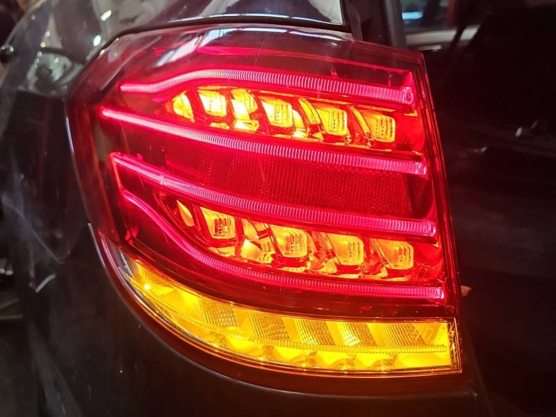Ліхтар задній лівий Mercedes E W212 A2129061703 — фото деталі 3