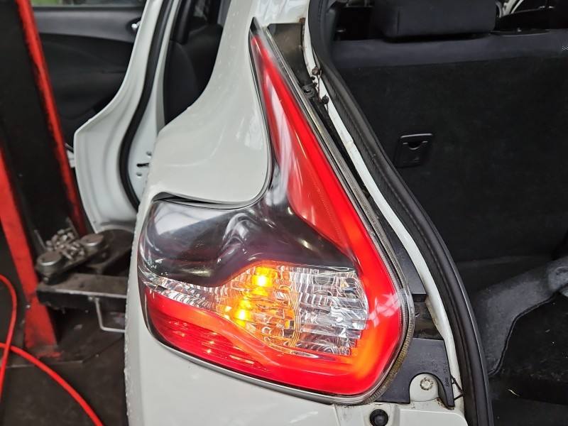 Ліхтар задній лівий Nissan Juke L90049815