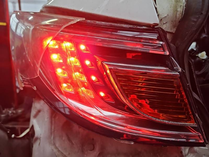 Ліхтар задній лівий Mazda 6 220-41055 — фото деталі 2