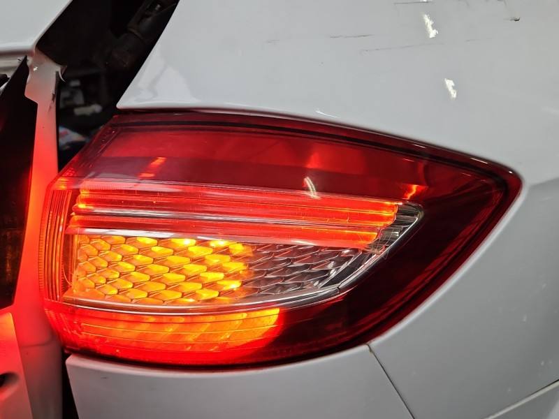 Ліхтар задній лівий Ford Mondeo — фото деталі 2