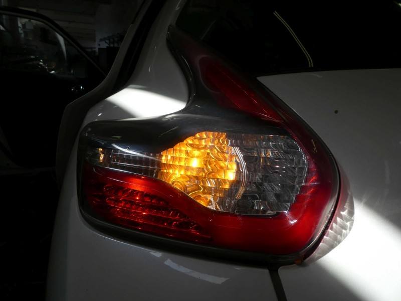 Ліхтар задній лівий Nissan Juke L90049815 — фото деталі 4
