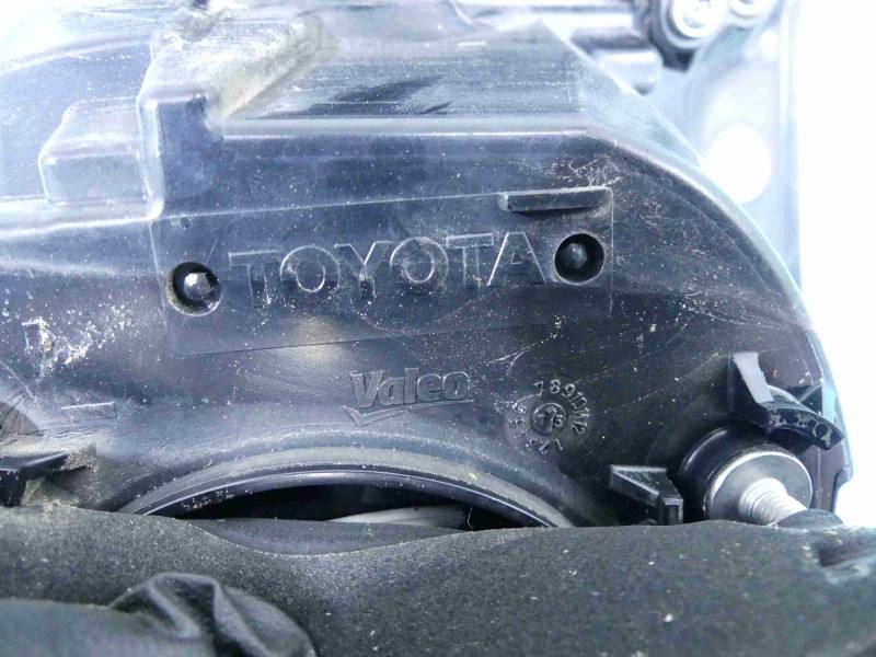 Ліхтар задній лівий Toyota Avensis T27 81560-05300 — фото деталі 6