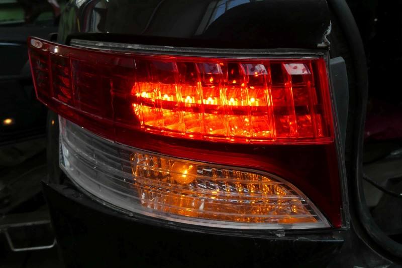 Ліхтар задній лівий Toyota Avensis T27 — фото деталі 9