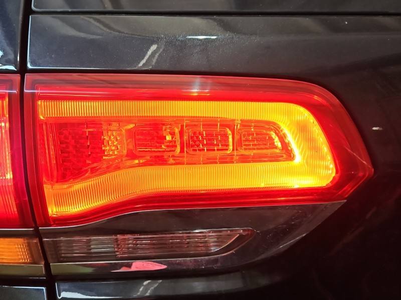 Ліхтар задній лівий Jeep Grand Cherokee P68110047AD
