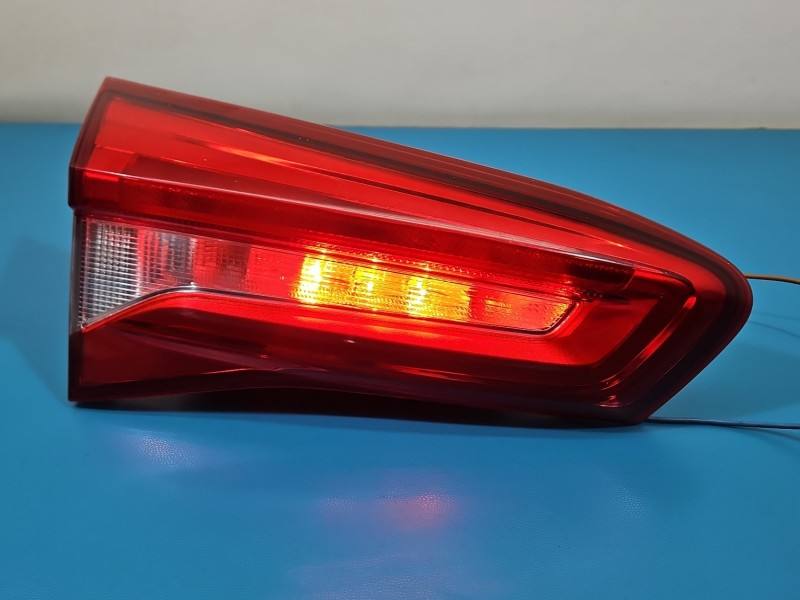 Фонарь задний левый Ford Focus JX7B-13A603-EC
