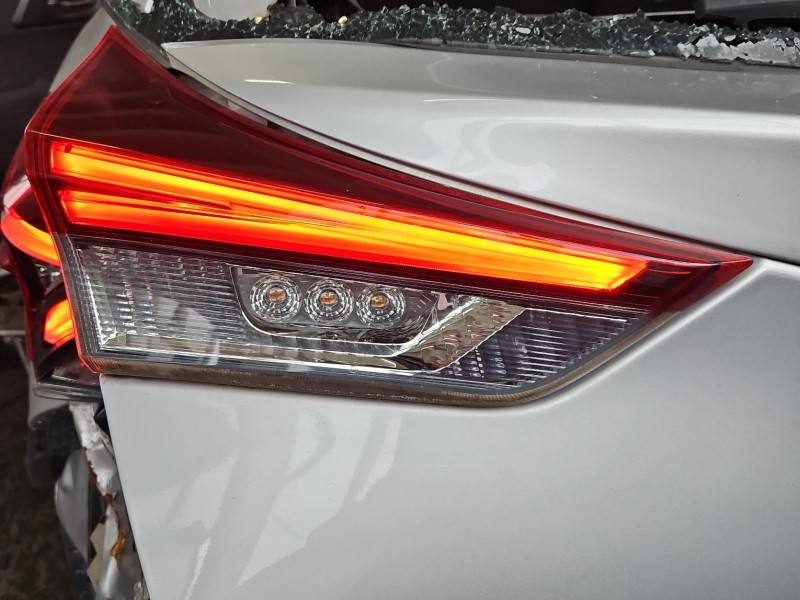 Фонарь задний левый Toyota Auris 186710000