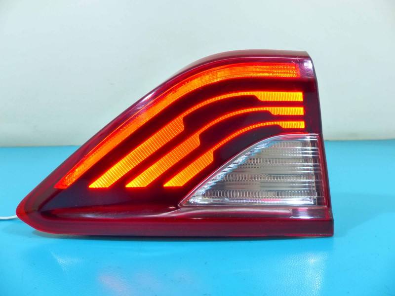 Фонарь задний левый Kia Stonic