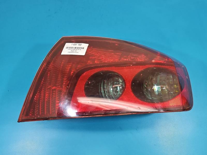 Фонарь задний правый Peugeot 407