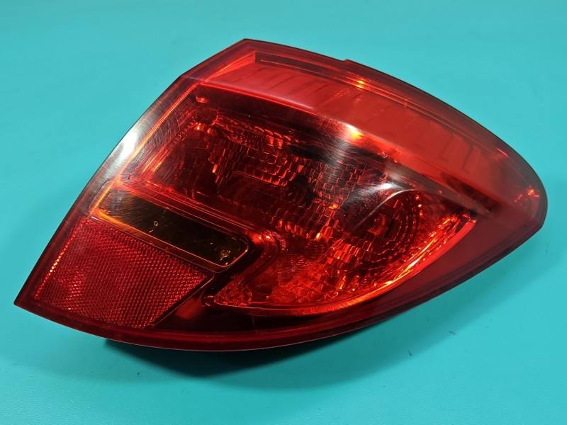 Ліхтар задній правий Opel Meriva B 21638009