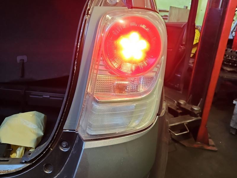 Ліхтар задній правий Toyota Verso 81550-0F090-00
