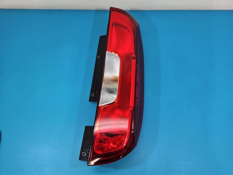 Ліхтар задній правий Fiat Doblo 52044715