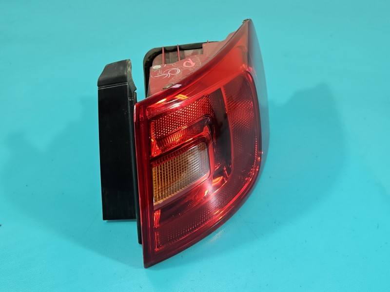 Ліхтар задній правий Volkswagen Jetta 5C6945096
